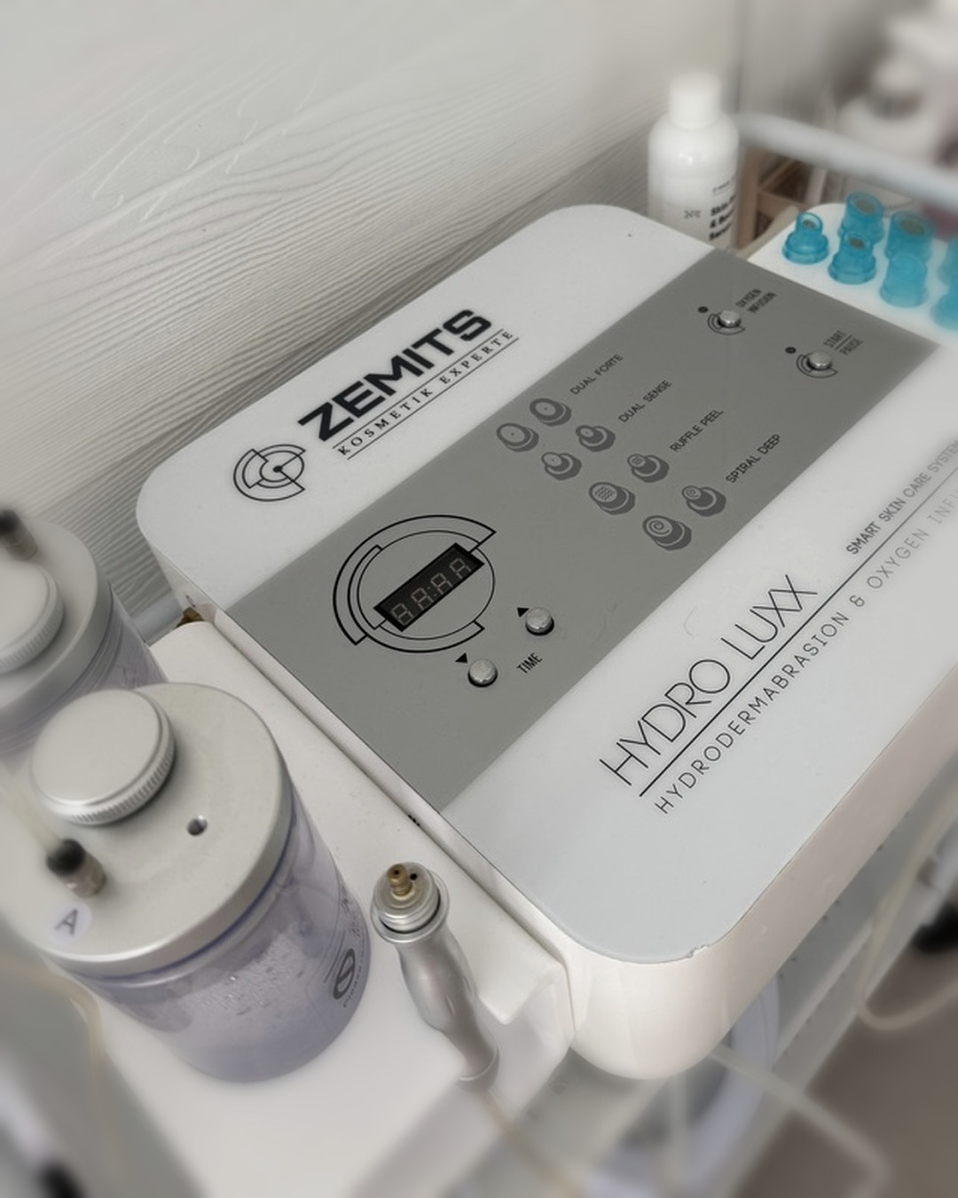 Zemits HydroLuxx hydro facial machine used by Lucy at LA Skin Spa